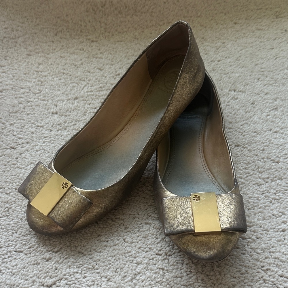 RARE Tory Burch Chase Ballet Flats with Bow - Odyssey in Platinum Size 9